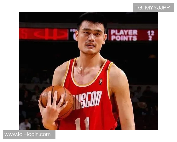 姚明发球瞬间精彩回顾见证篮球巨星的力量与技巧