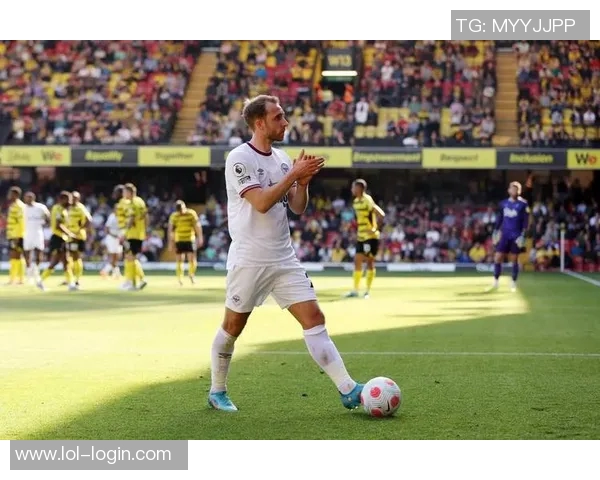 国王杯激战曼联与多特蒙德平局红牌事件引发全场热议与争议