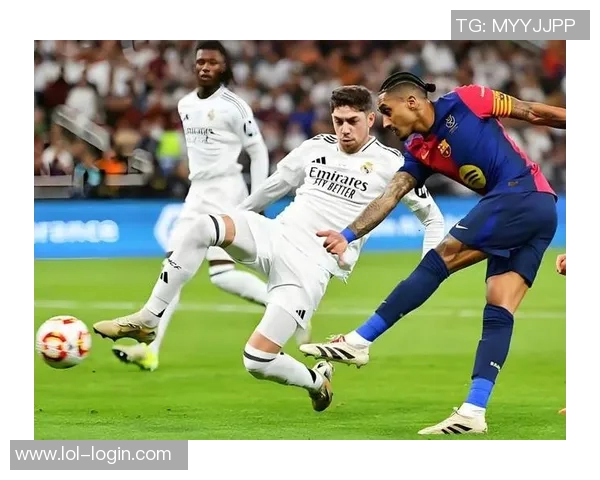 西甲激战那不勒斯与里昂战成平局绝杀瞬间引发争议判罚全场沸腾 西甲激战那不勒斯与里昂战成平局绝杀瞬间引发争议判罚全场沸腾